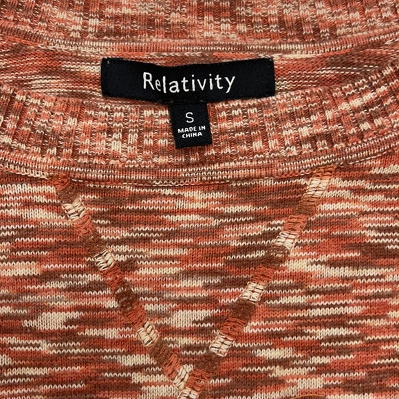 Relativity, women’s sweater top Sz Sm - Picture 3 of 3